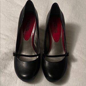 Kenneth Cole Reaction Black Heels